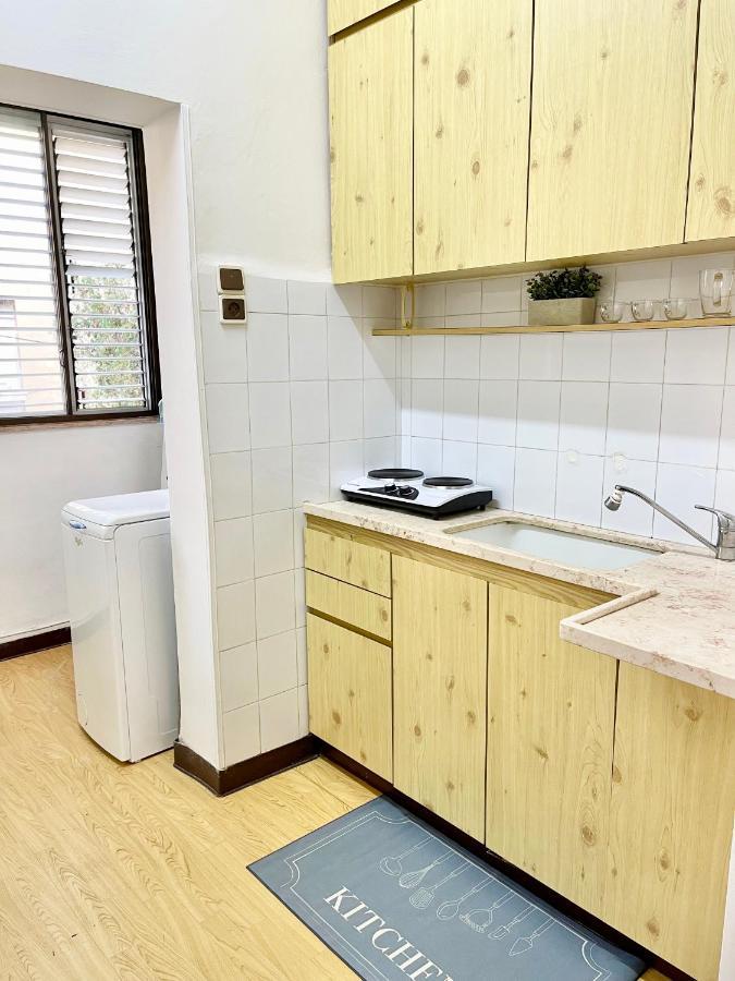 Bat Galim - Mirror Apartment By The Beach Haifa Esterno foto